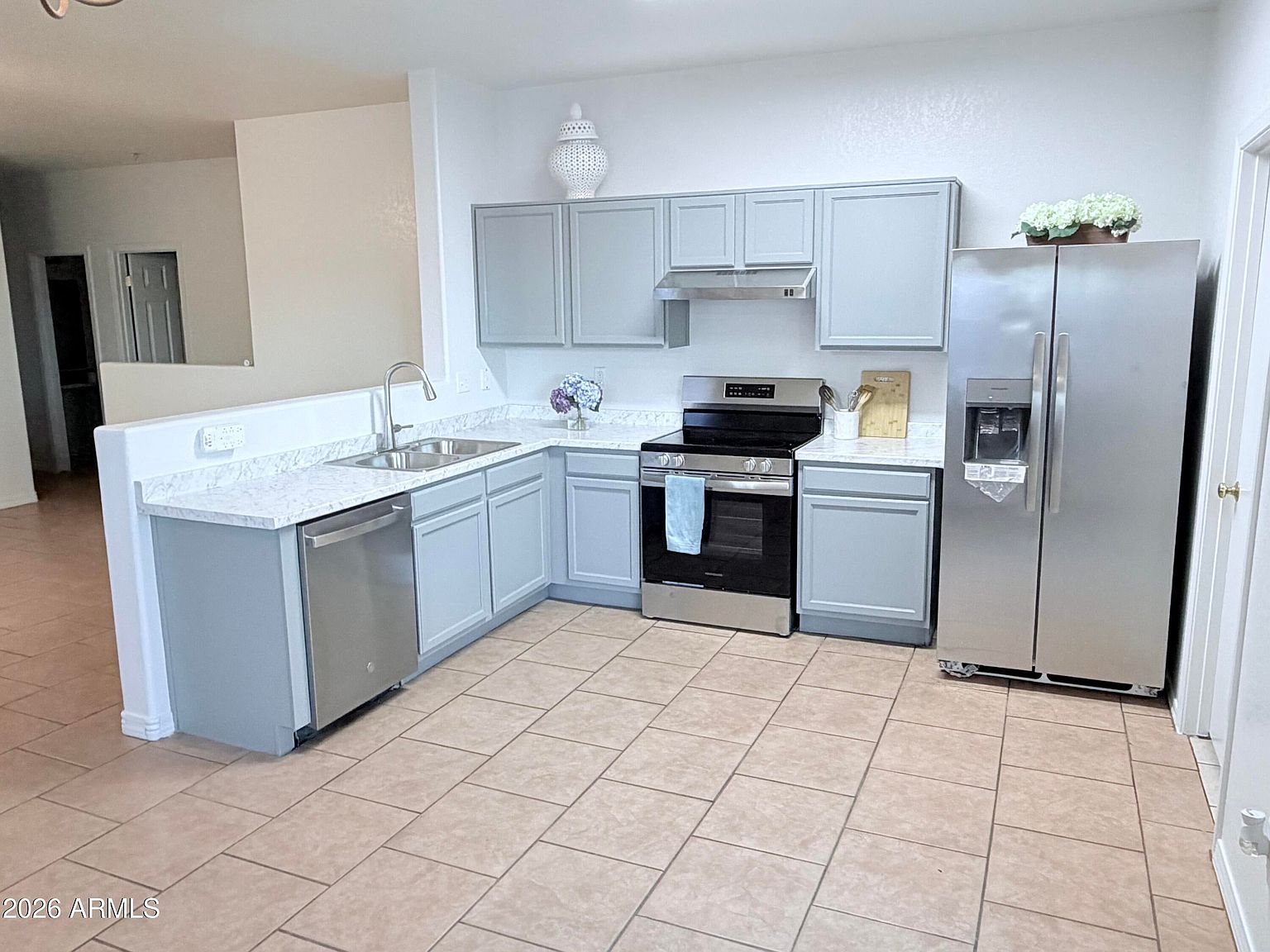 1199 E Omega Dr photo 4