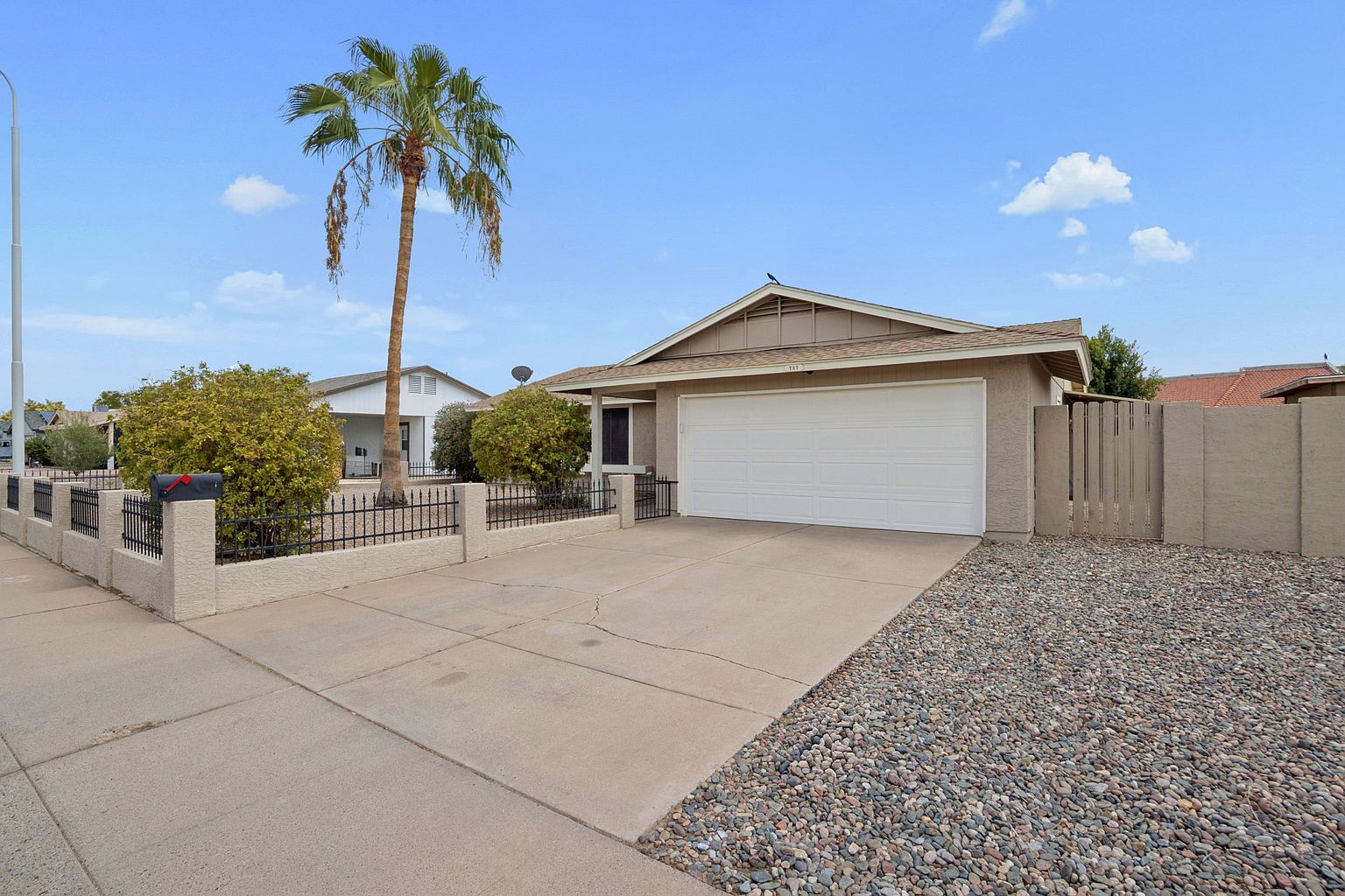 737 W El Prado Rd photo 5