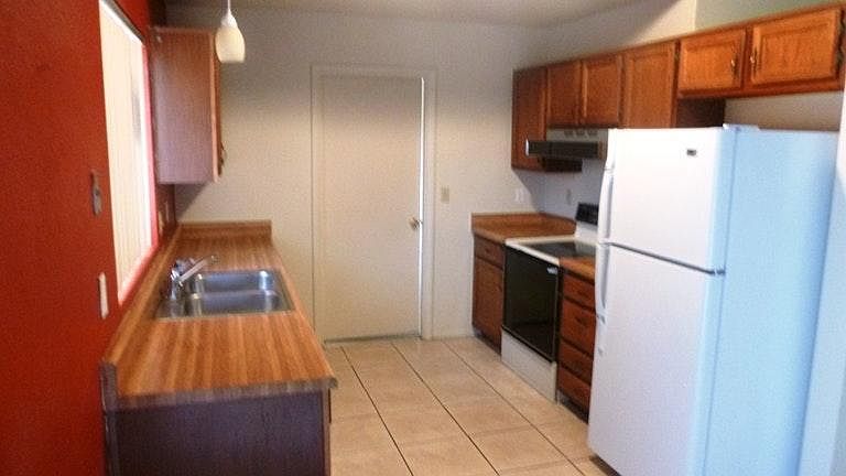 2315 N Evergreen St photo 2