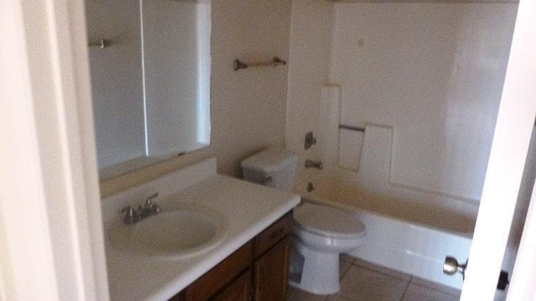2315 N Evergreen St photo 5