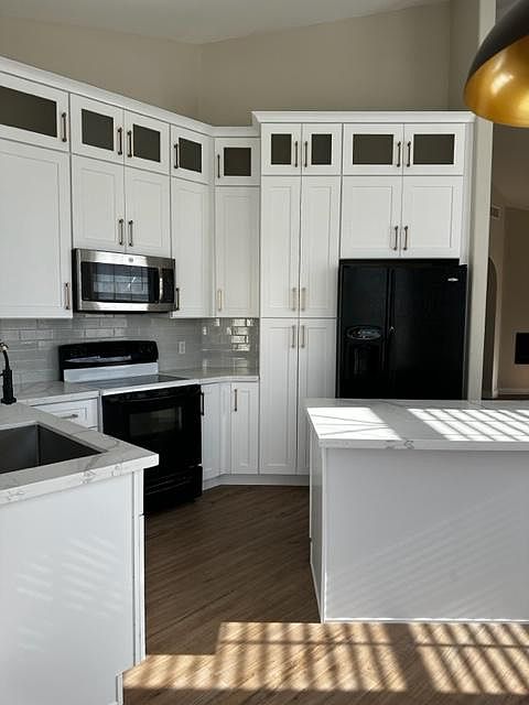 1410 W Crystal Spring Dr photo 3