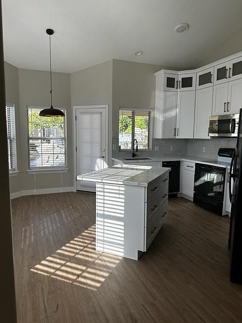 1410 W Crystal Spring Dr photo 2