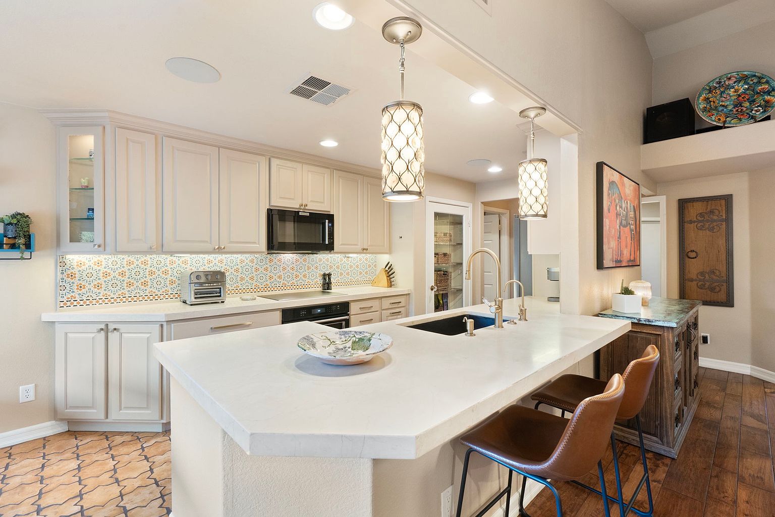 372 W Amoroso Dr photo 5