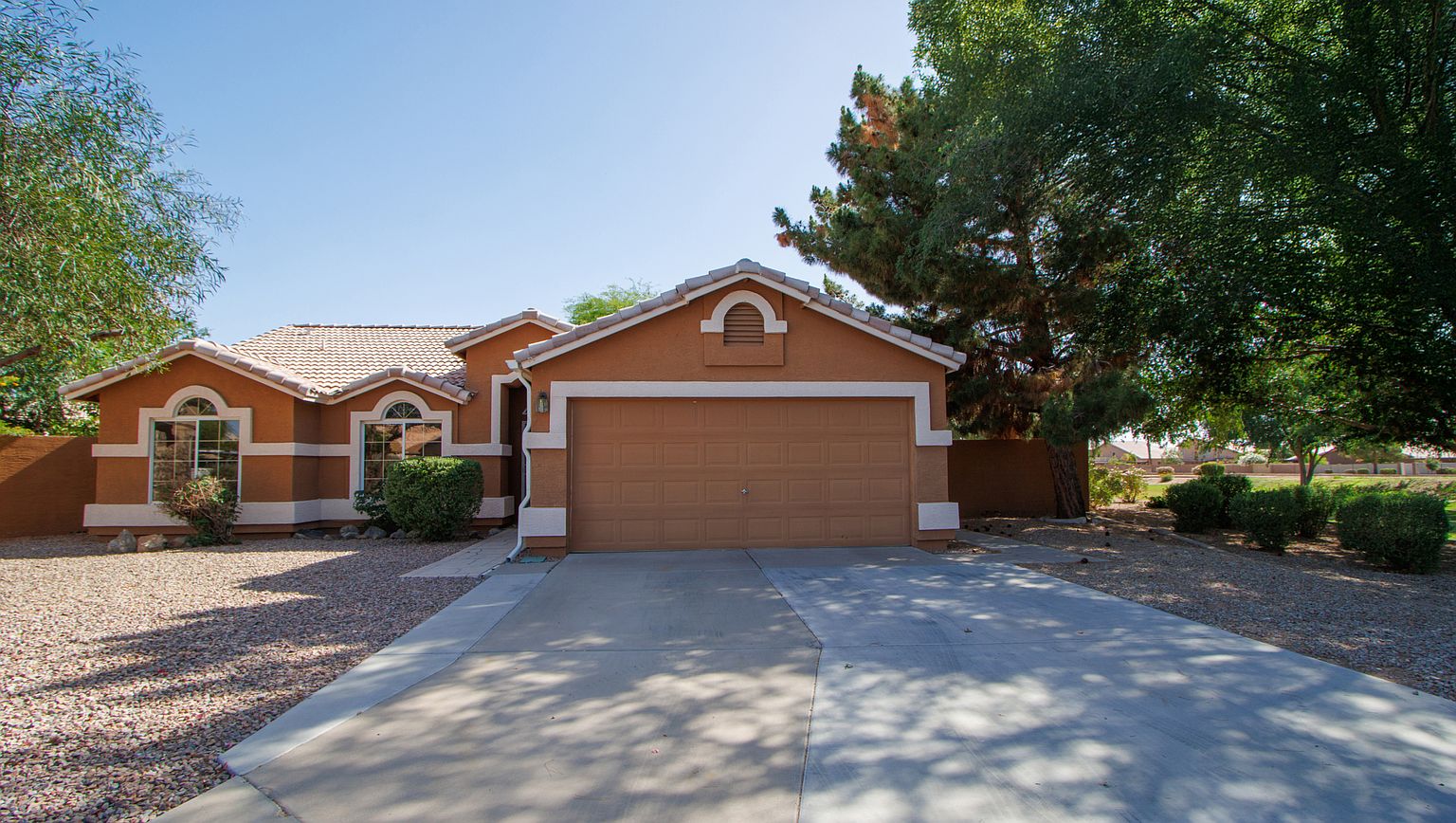 363 W Baylor Ln photo 2