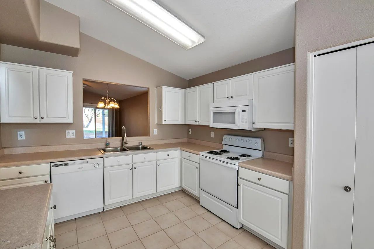 1454 S Oak St photo 5