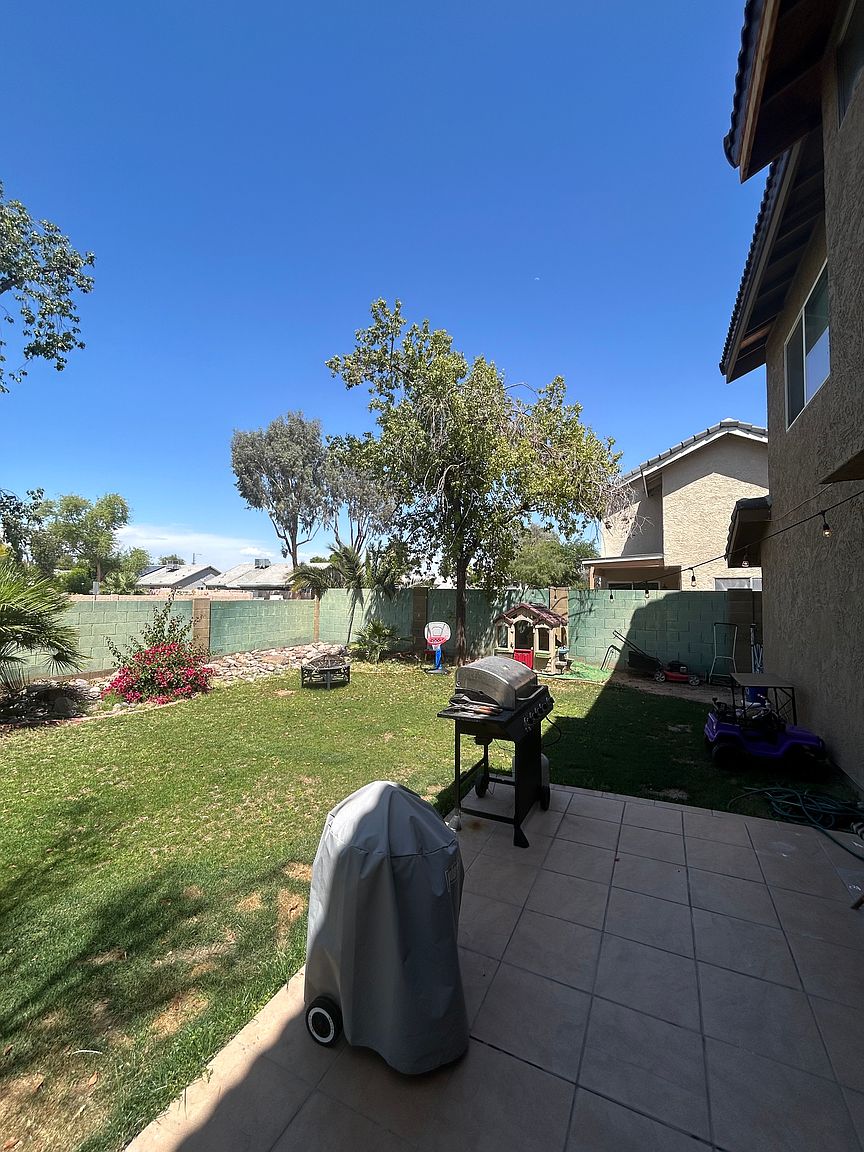1412 E Gail Dr photo 3