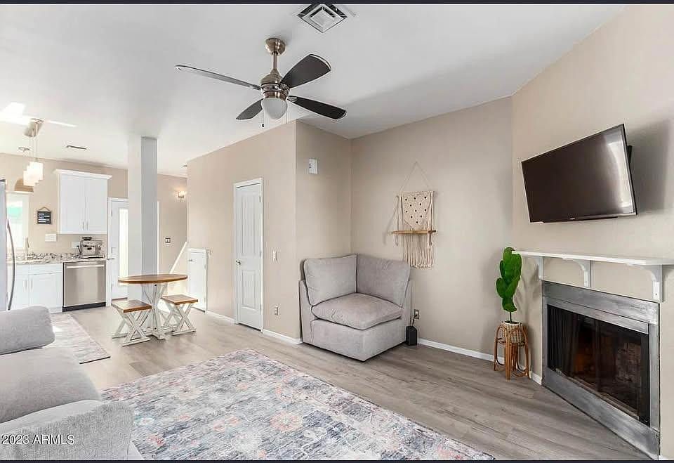 1600 N Saba St photo 5