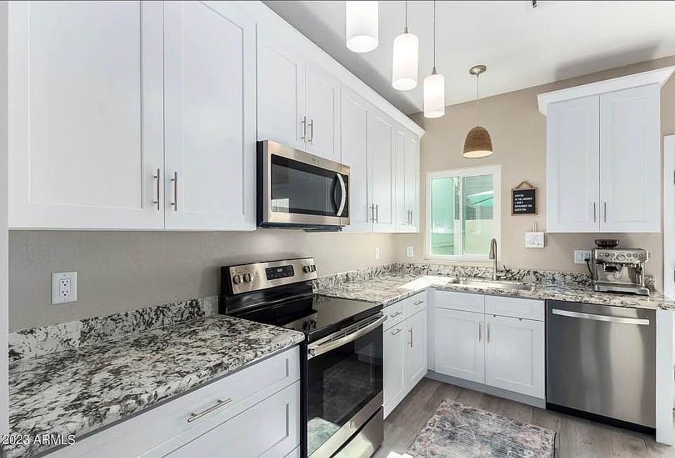 1600 N Saba St photo 3