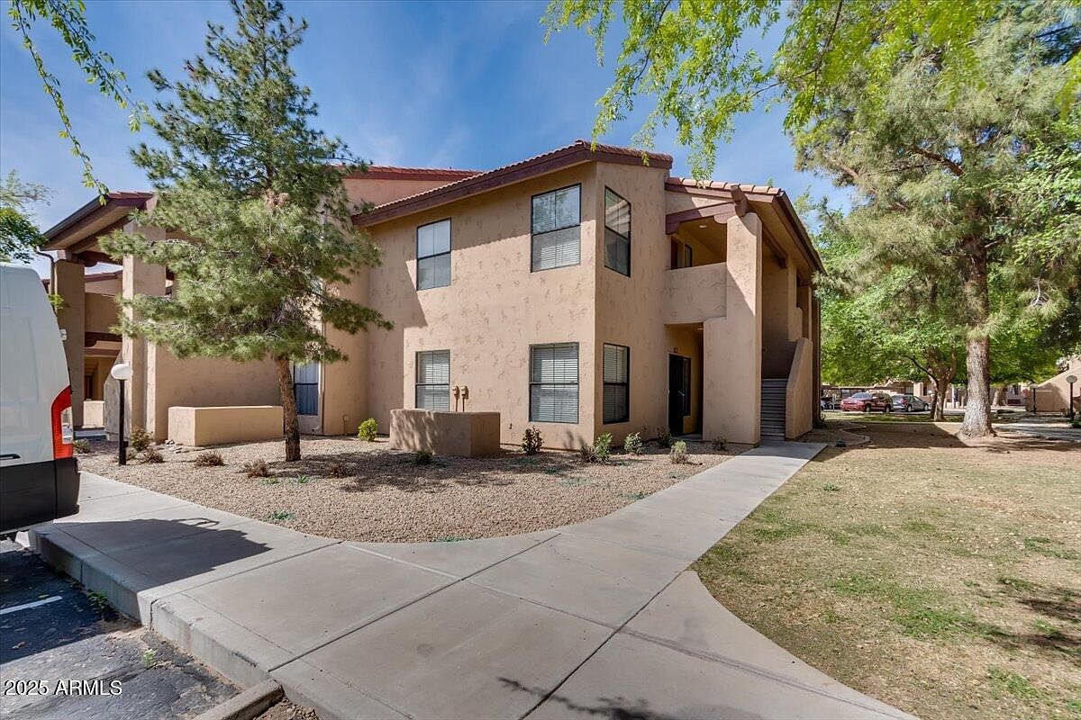 1351 N Pleasant Dr photo 3