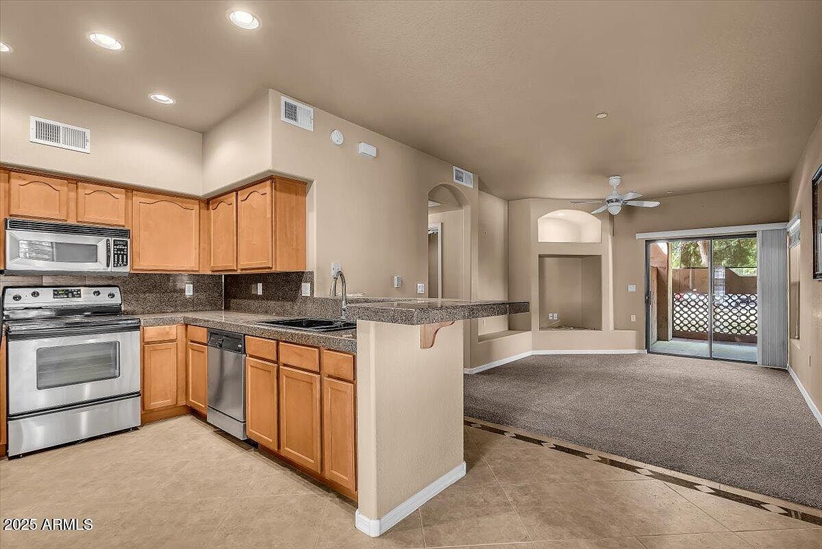1351 N Pleasant Dr photo 5
