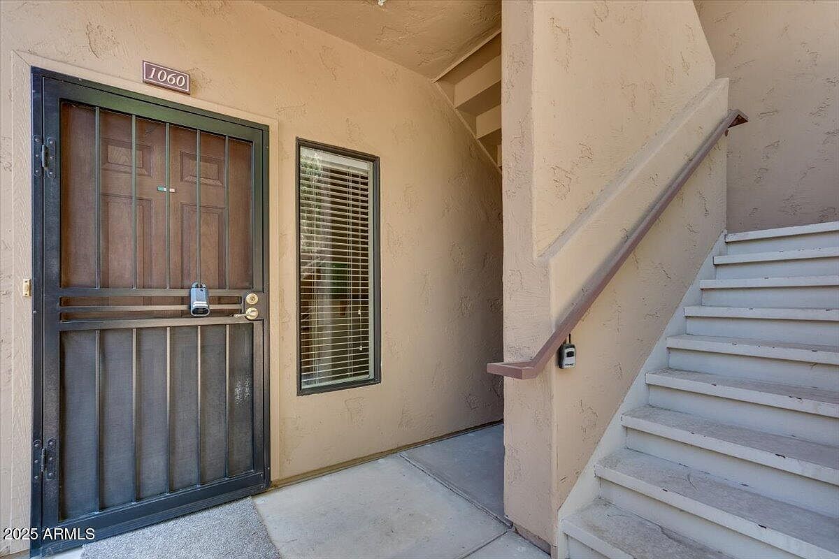 1351 N Pleasant Dr photo 4