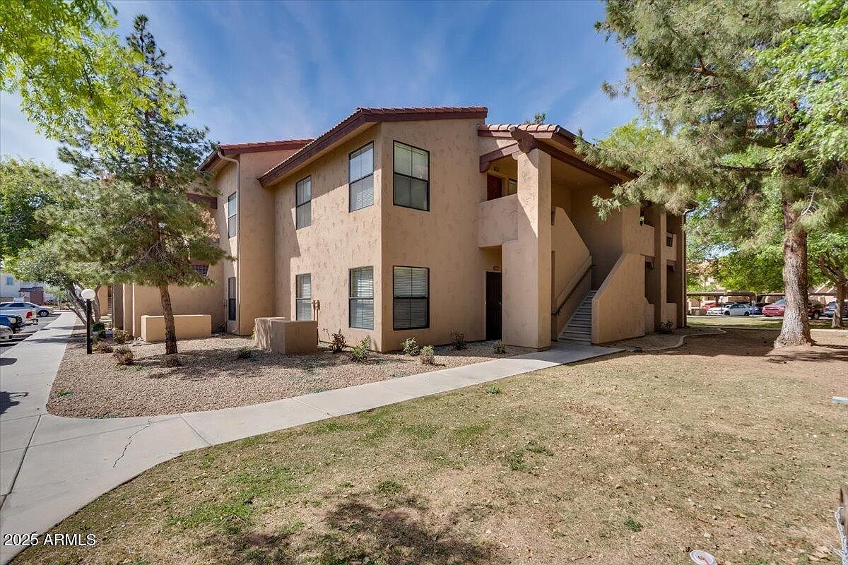 1351 N Pleasant Dr photo 2