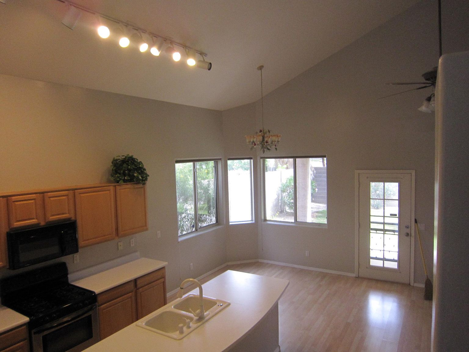 731 W Kent Pl photo 4