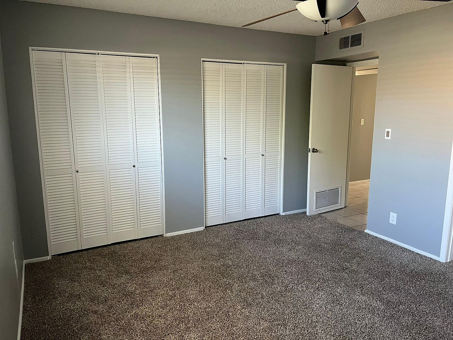 1230 W Carla Vista Dr photo 4