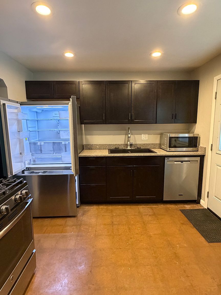480 N Sunset Dr photo 2