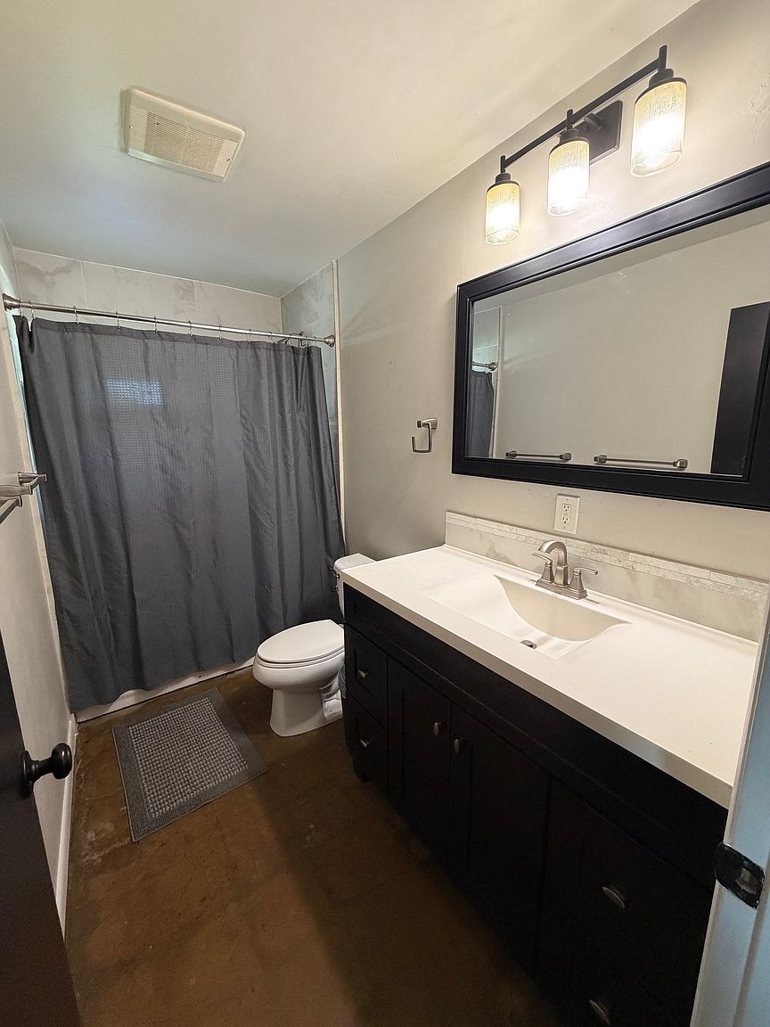 480 N Sunset Dr photo 3