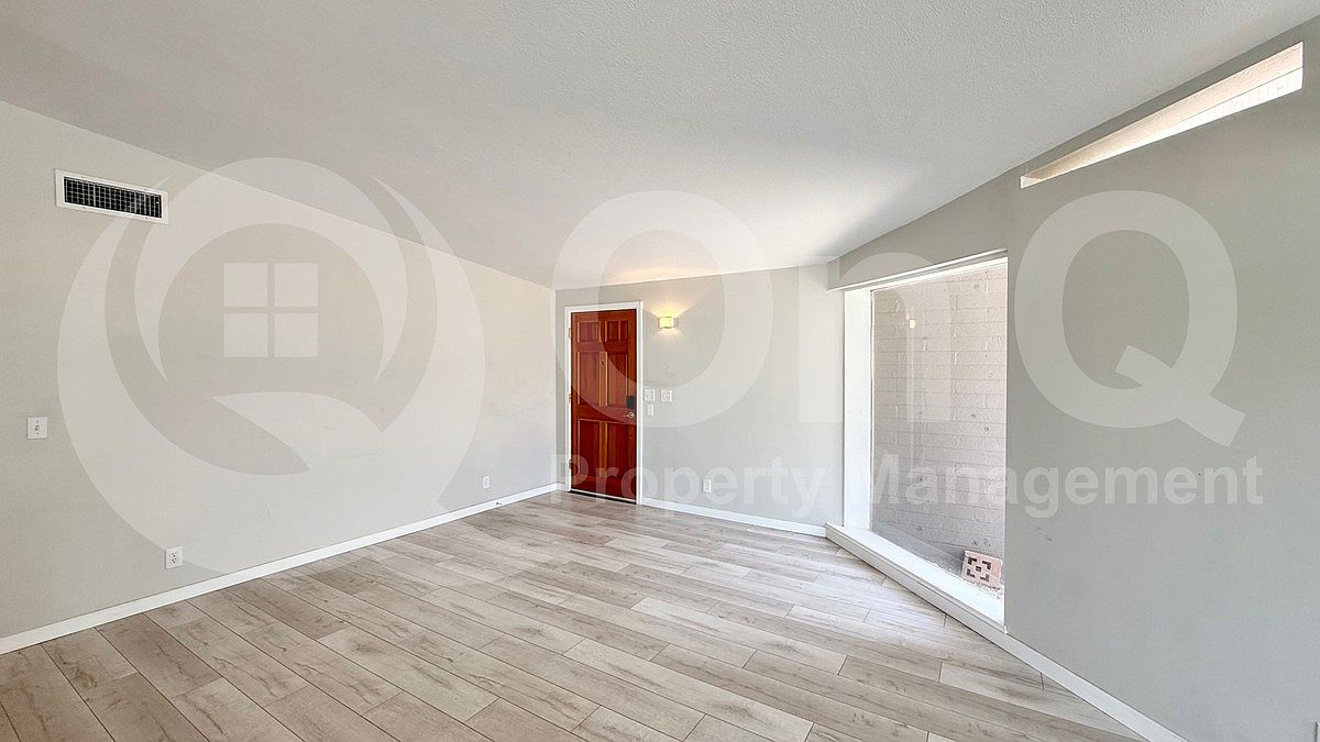 525 N Vine St photo 5