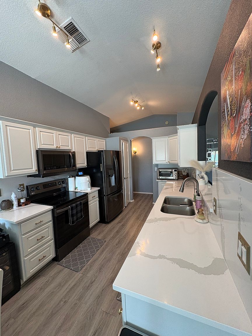 753 N Cholla St photo 2