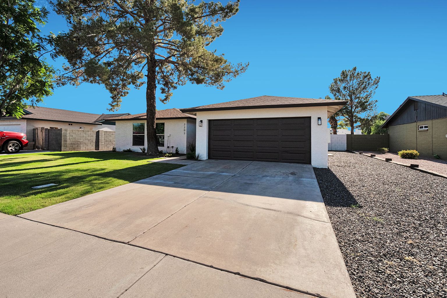 2203 W Palomino Dr photo 3