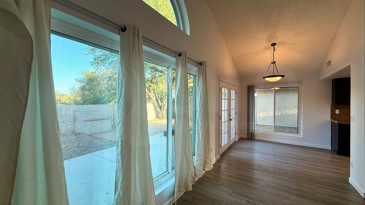 1506 N Central Dr photo 3