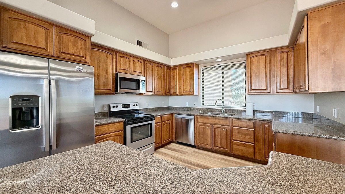 29106 N 223rd Dr photo 4