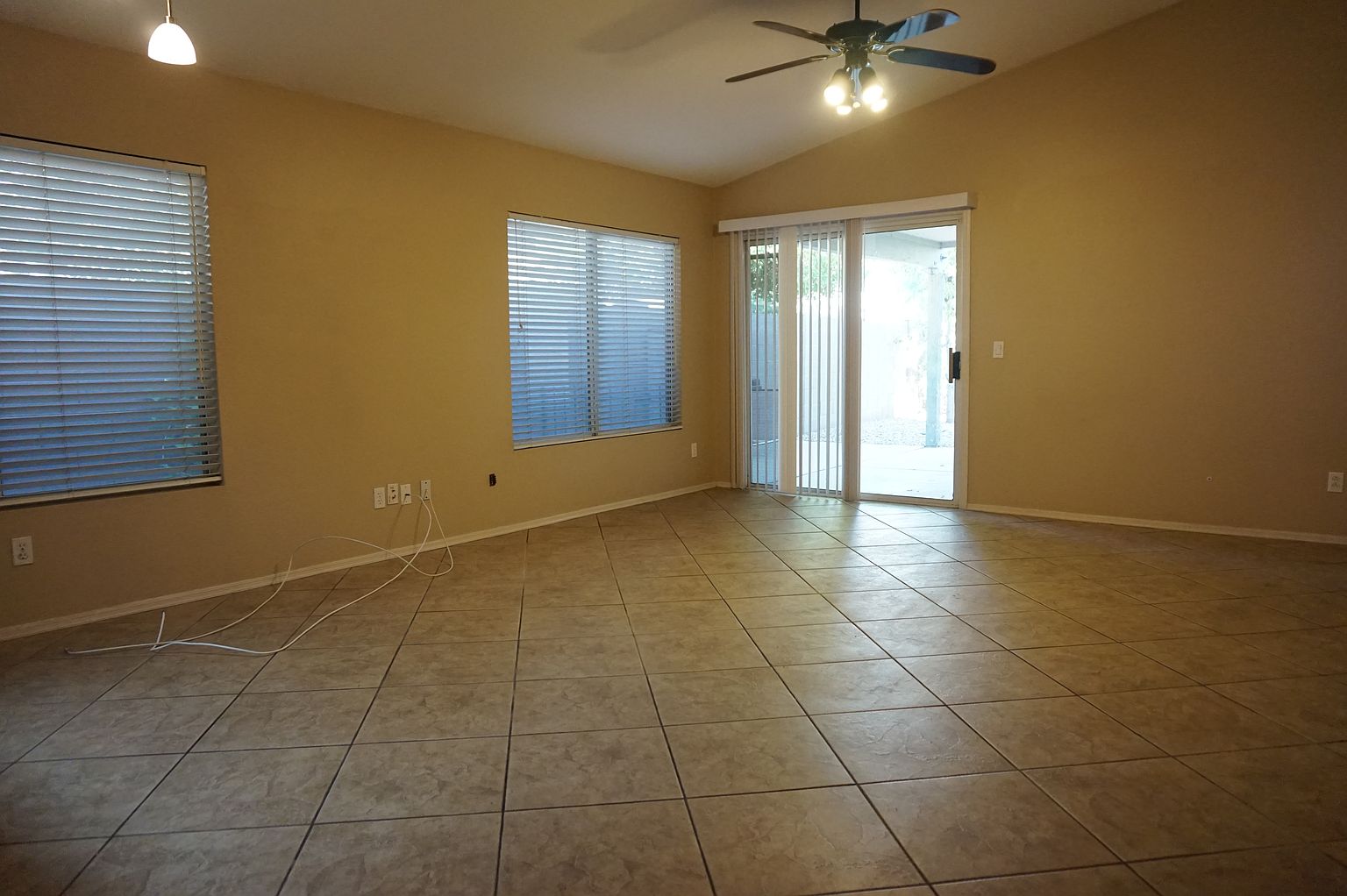 735 W Constitution Dr photo 4