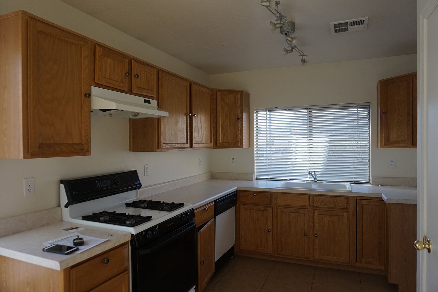 735 W Constitution Dr photo 5