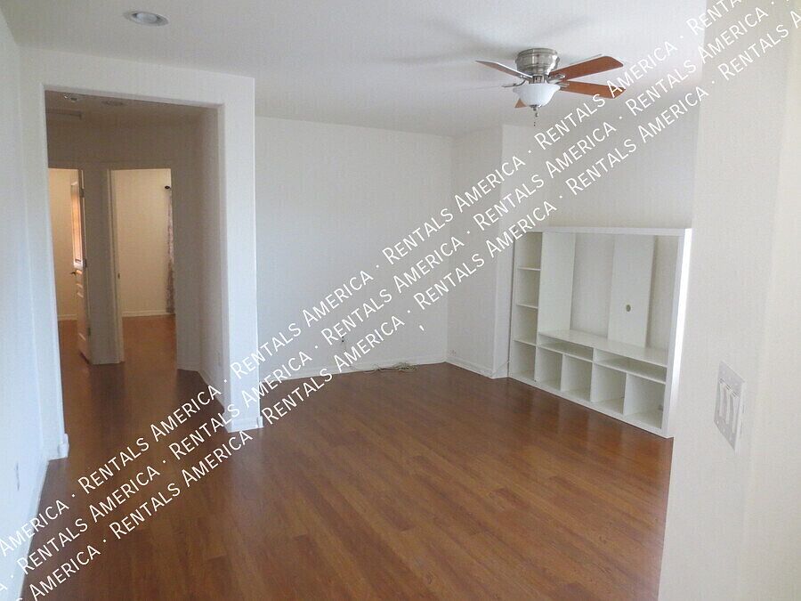 1670 E Elgin St photo 5