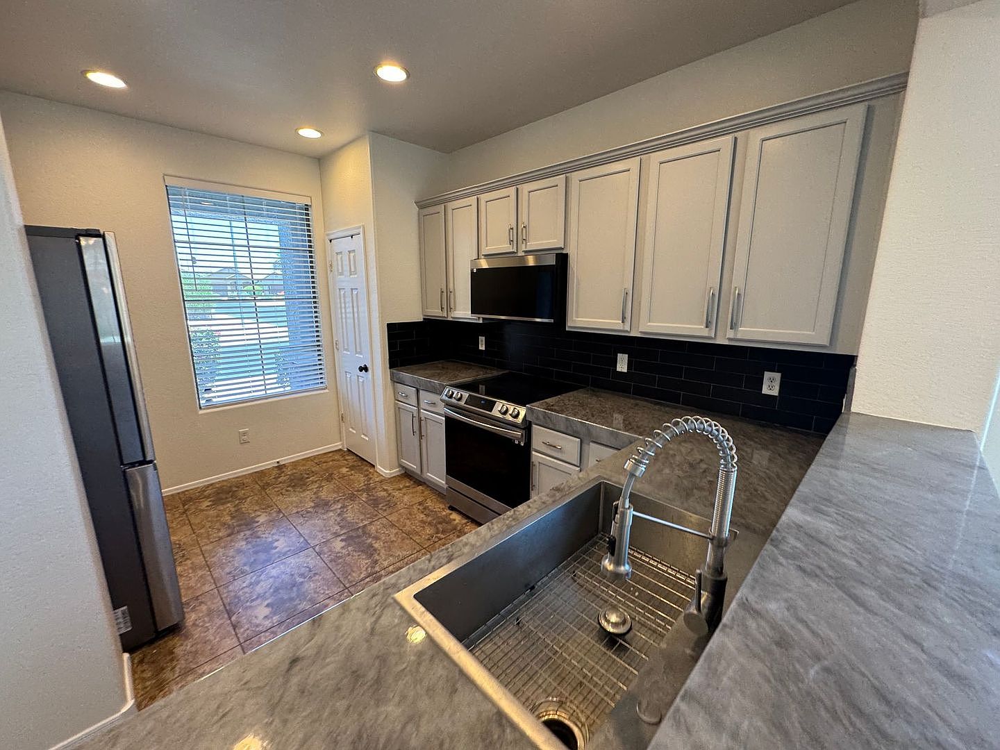 4133 E Cherry Hills Dr Chandler, AZ 85249 photo 2