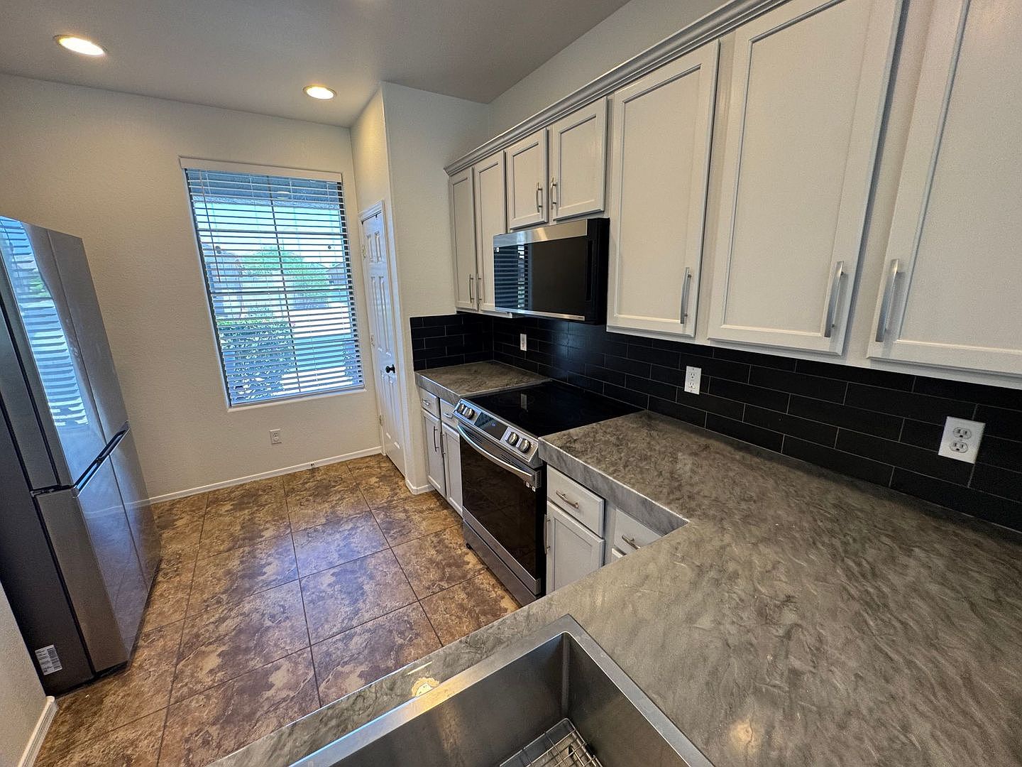 4133 E Cherry Hills Dr Chandler, AZ 85249 photo 3