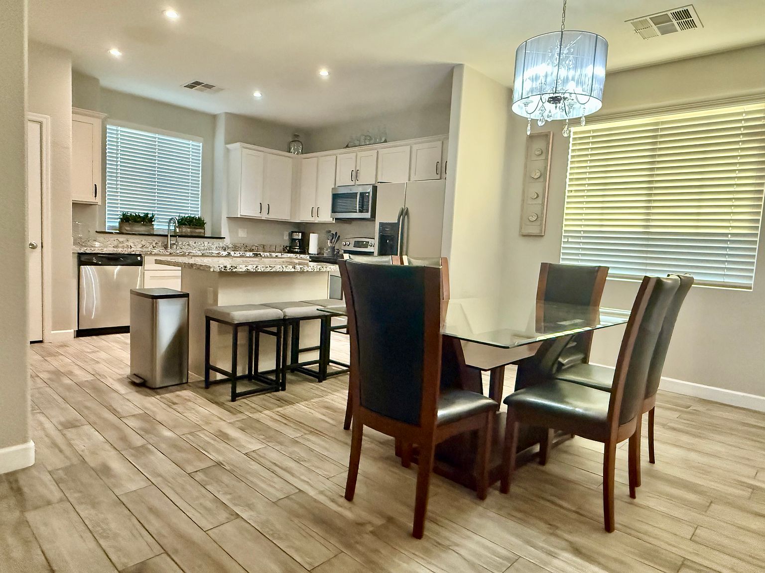 3708 E Kerry Ln Phoenix, AZ 85050 photo 5