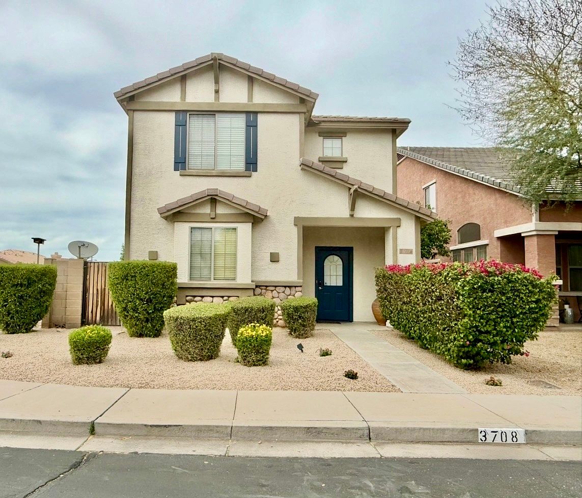 3708 E Kerry Ln photo 2