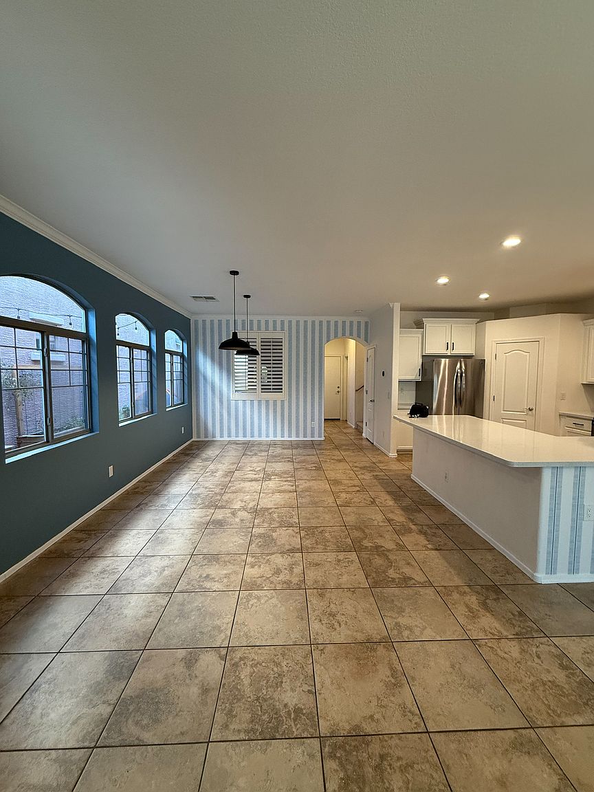 3769 E Kerry Ln photo 2