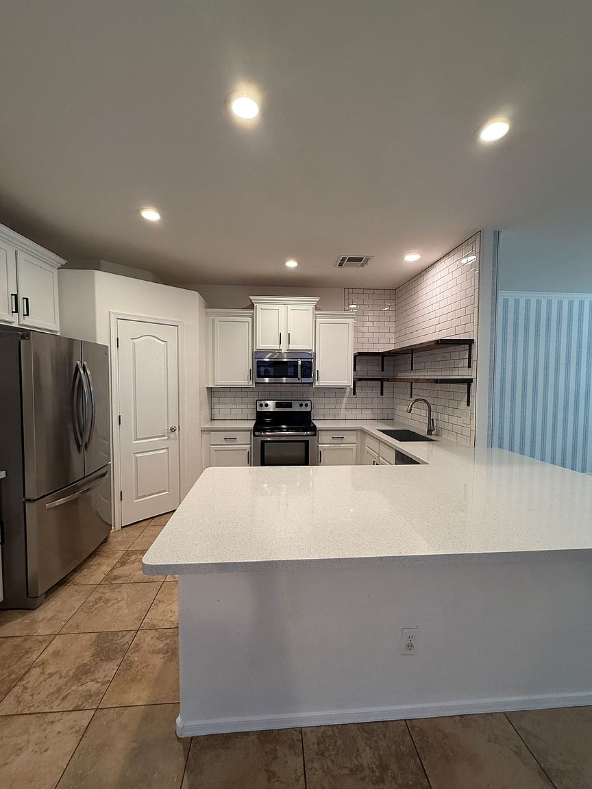 3769 E Kerry Ln photo 4