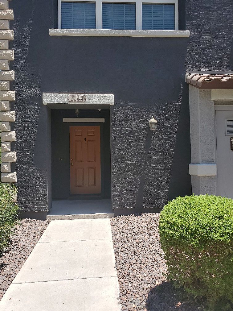 2244 E Huntington Dr photo 2