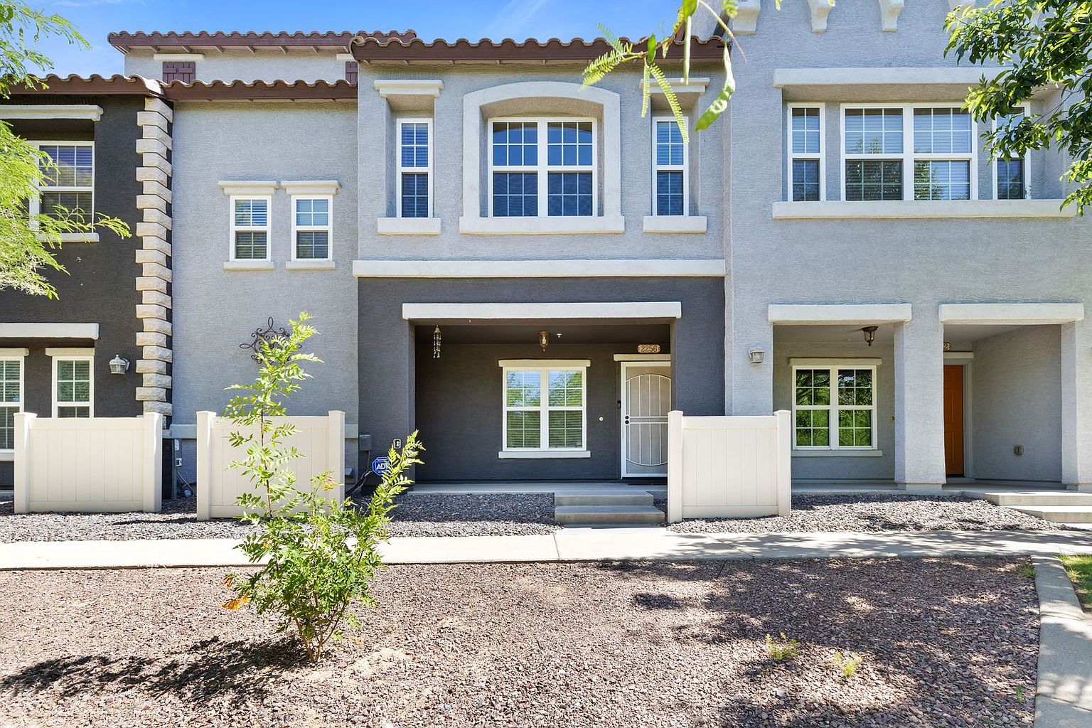 2256 E Huntington Dr Phoenix, AZ 85040 photo 2