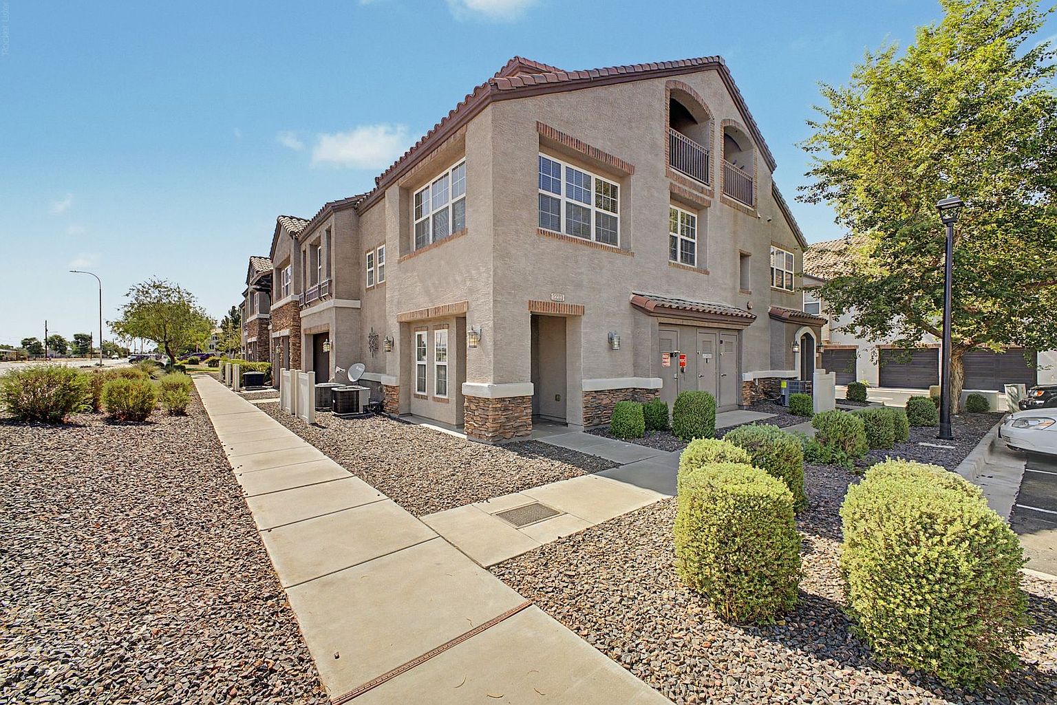 2233 E Huntington Dr Phoenix, AZ 85040 photo 2