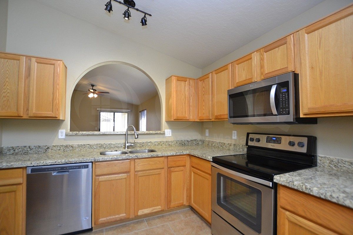 734 W Oxford Ln photo 5