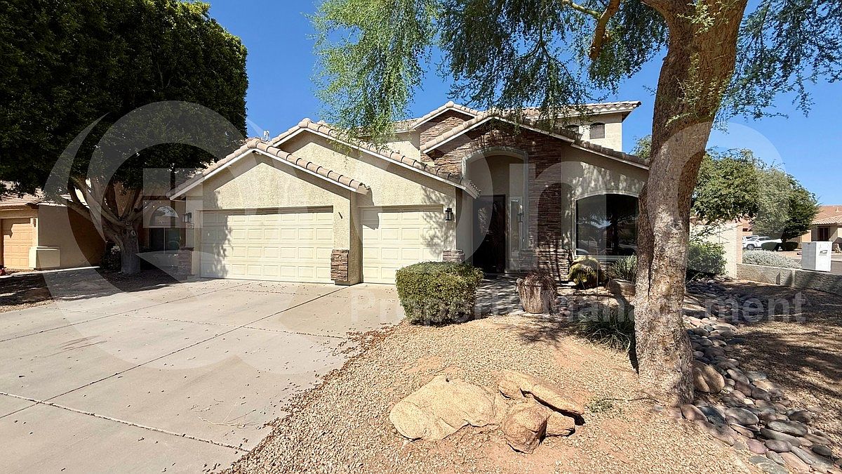 572 N Bell Dr photo 3