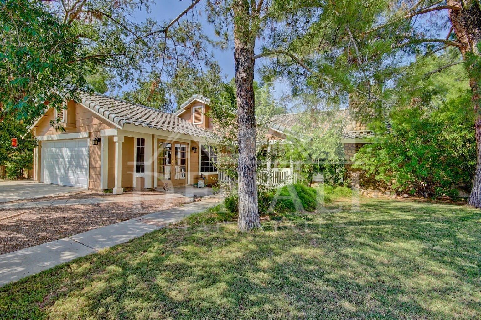 1132 E Linda Ln photo 4