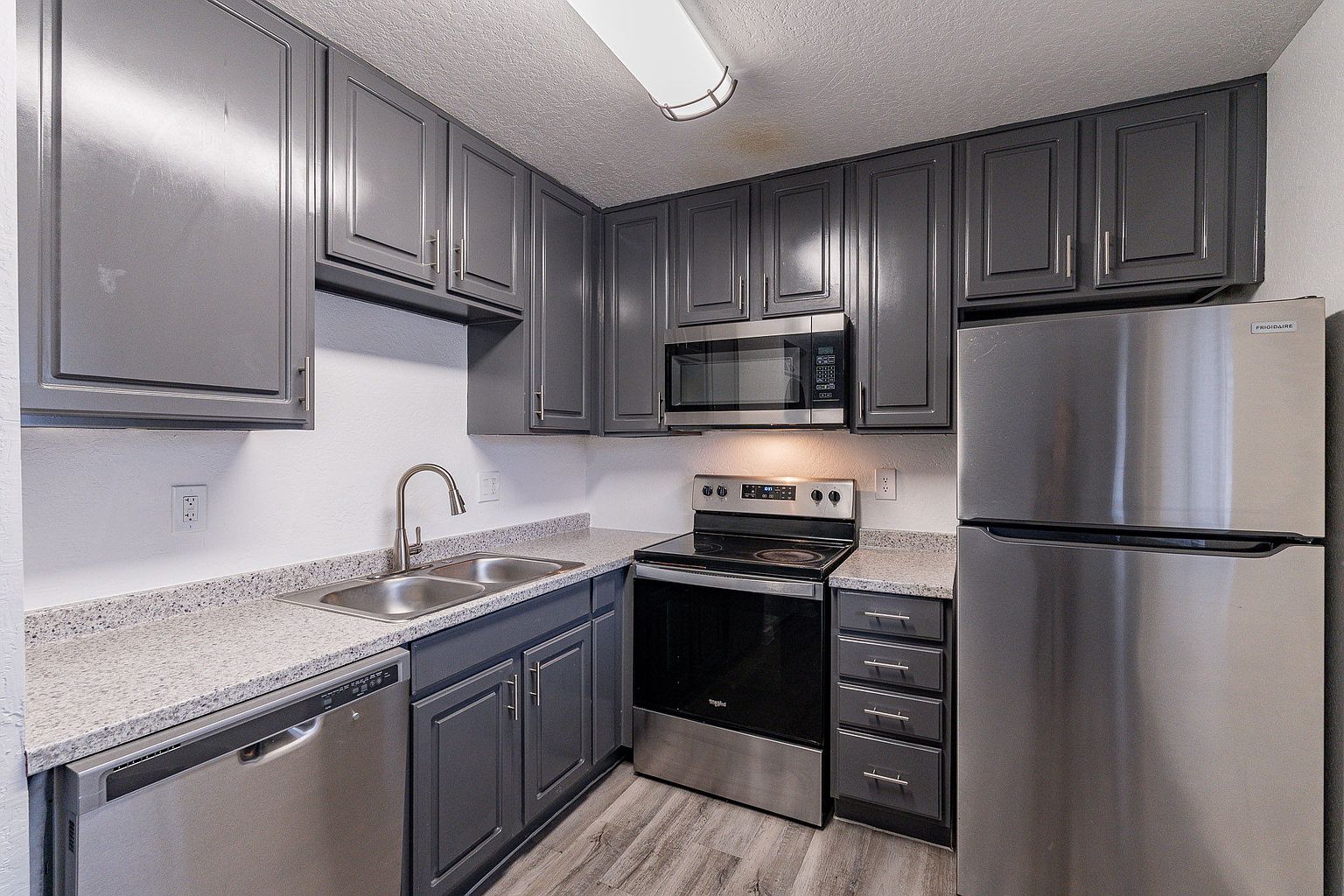 Montecito Apartments photo 2