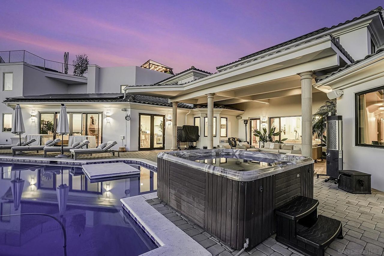 7335 El Fuerte St photo 5