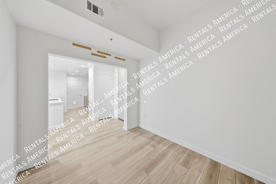 2302 N Central Ave photo 5