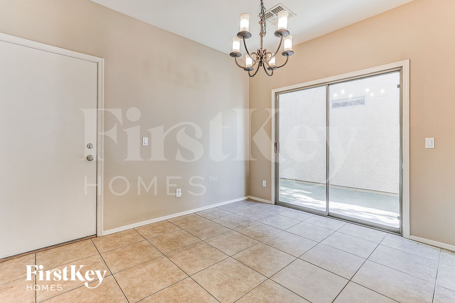 127 E Catclaw St photo 4