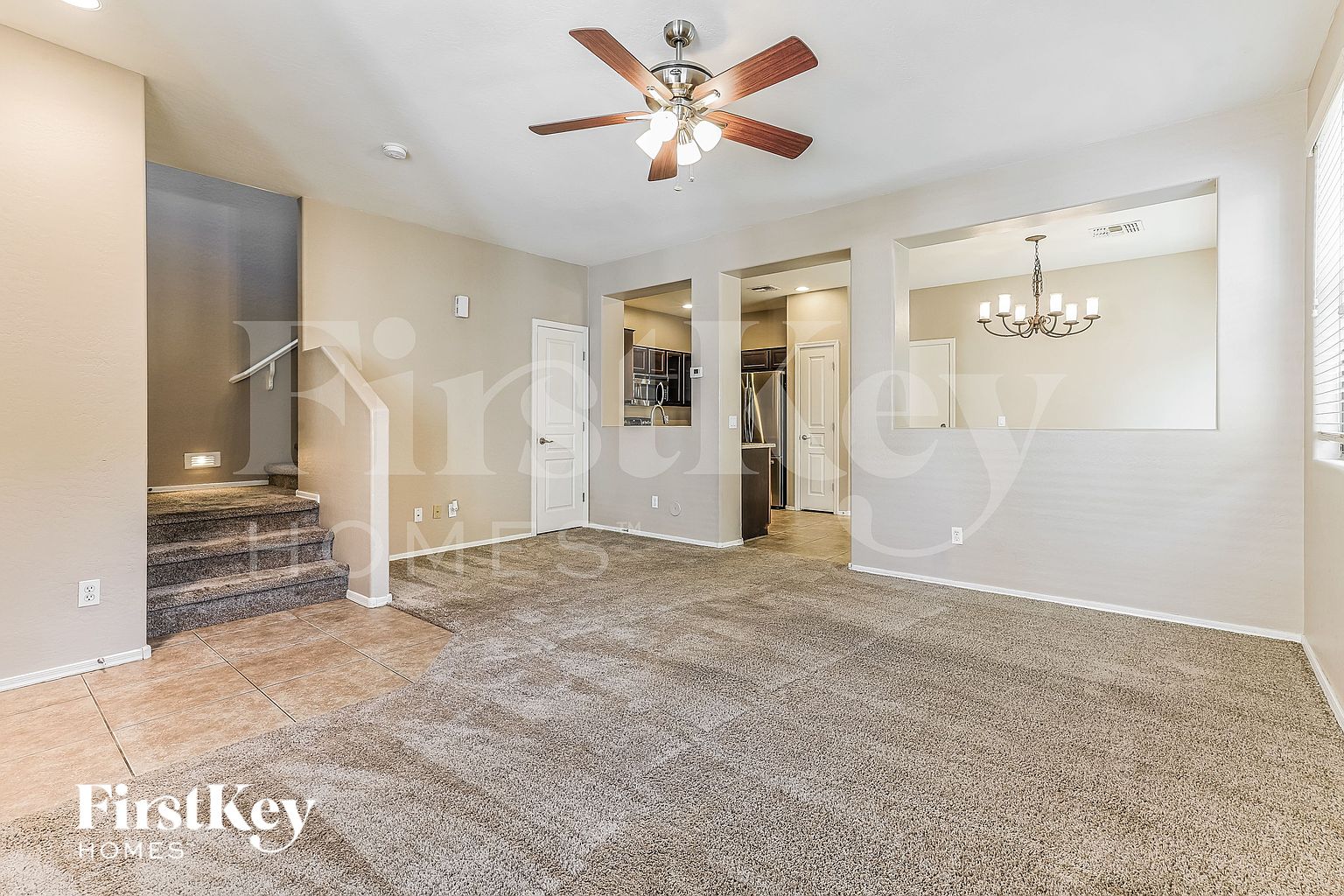 127 E Catclaw St photo 3