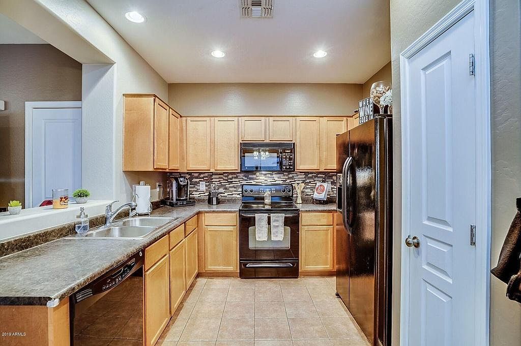 3830 E Santa Fe Ln photo 5