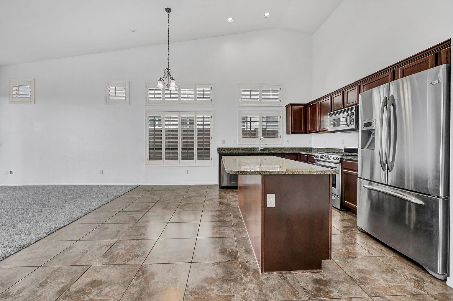 2728 N Augustine photo 3