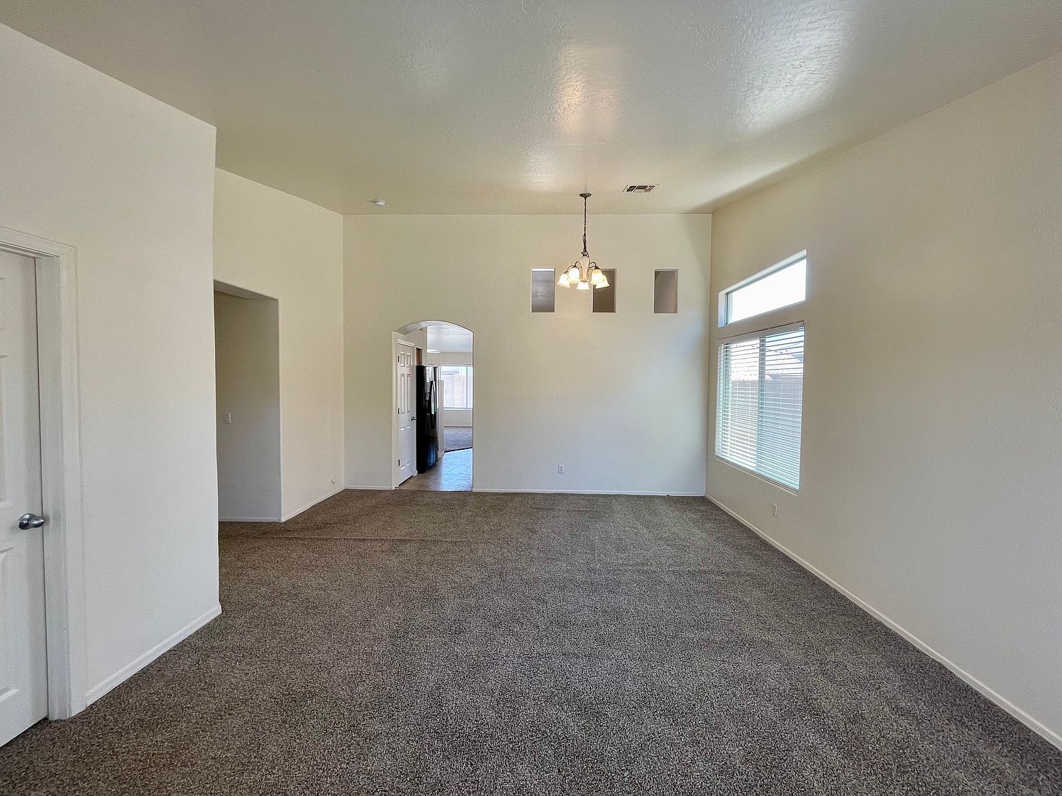 25853 W Elizabeth Ave photo 4