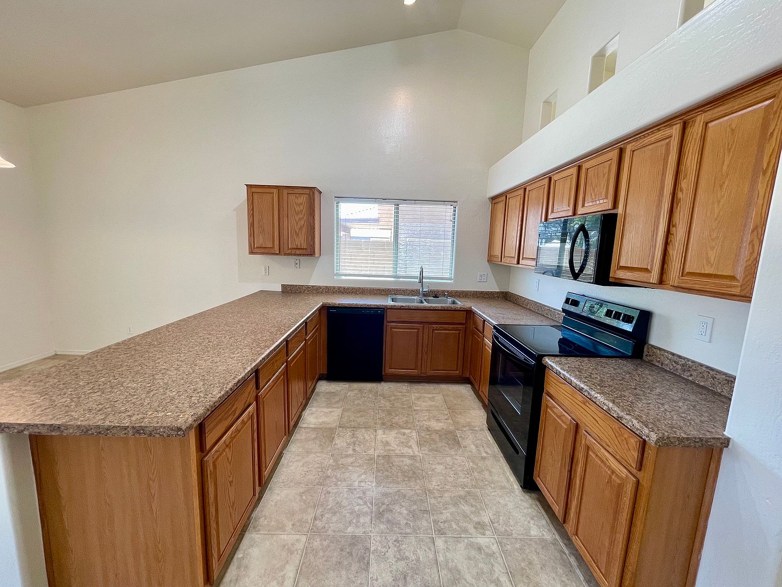 25853 W Elizabeth Ave photo 2