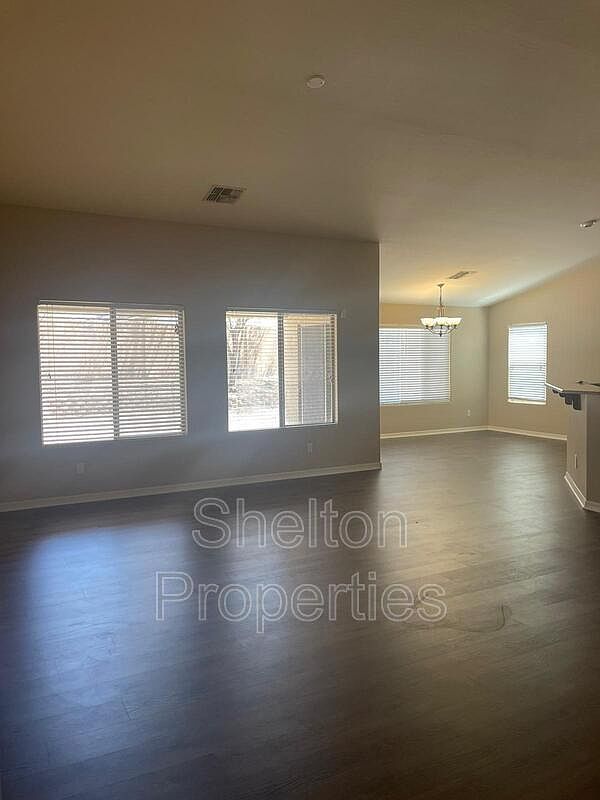 25652 W Magnolia St photo 5